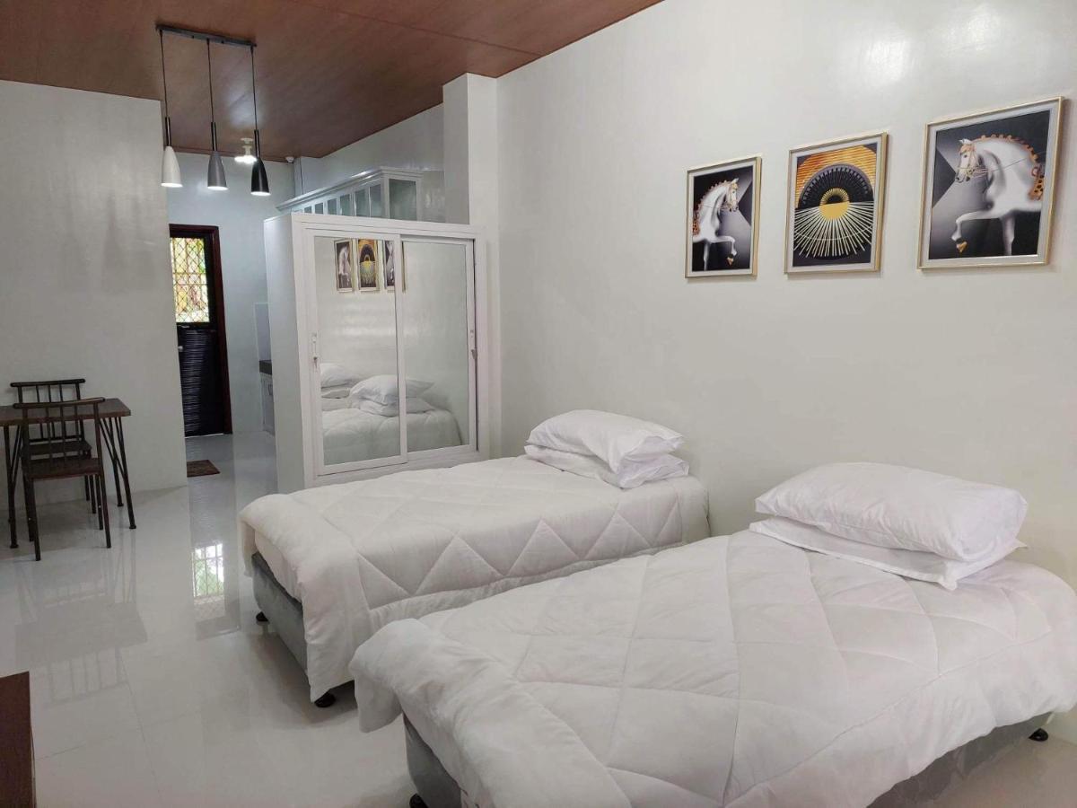 Flb Apartelle Los Banos Los Banos  Exterior foto