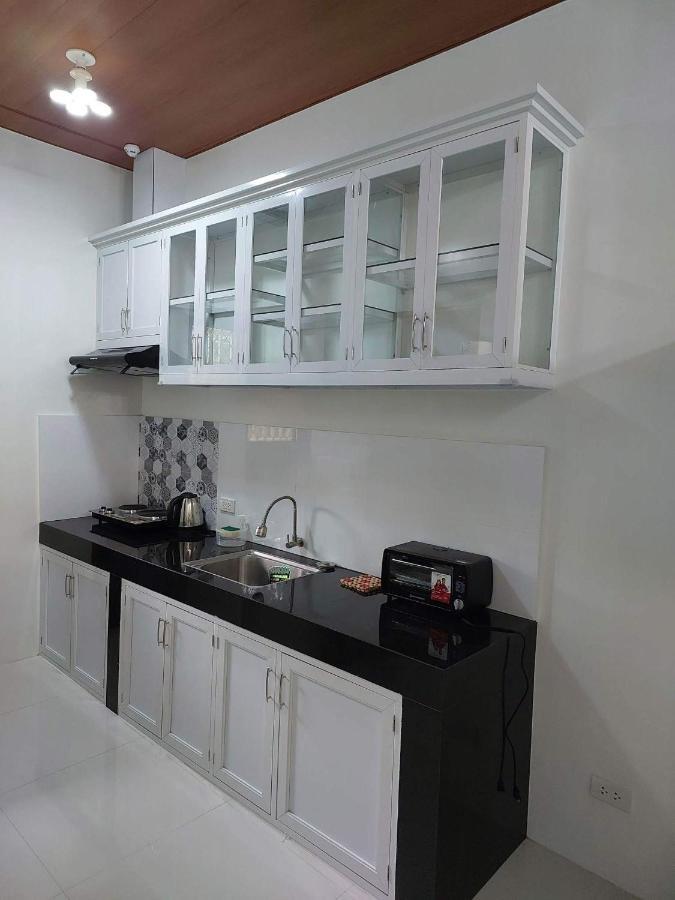 Flb Apartelle Los Banos Los Banos  Exterior foto